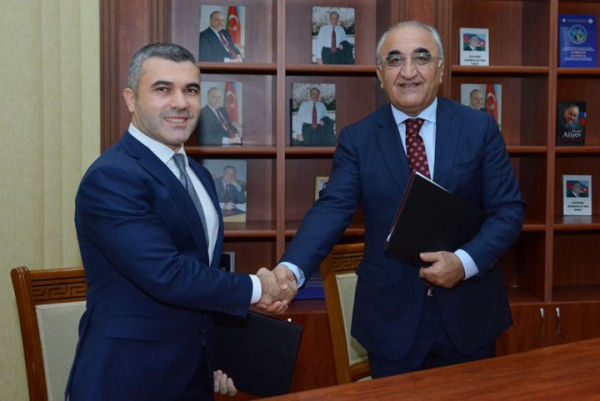 bank-respublika-ve-azerbaycan-dovlet-iqtisad-universiteti-arasinda-emekdasliq-memorandumu-imzalanib