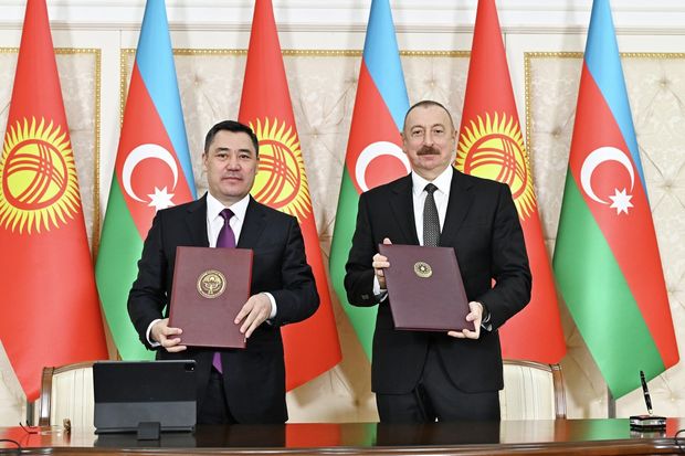 azerbaycan-qirgizistan-senedleri-imzalanib-yenilenib-foto