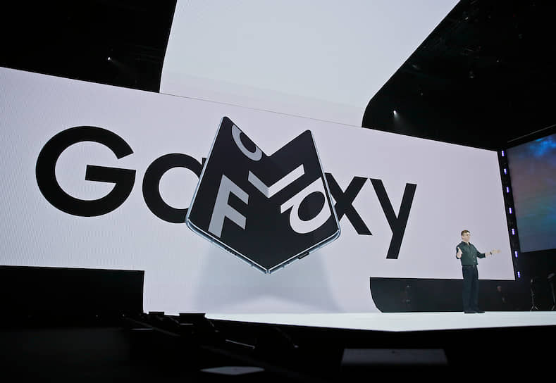 samsung-sentyabrda-galaxy-fold-smartfonunu-teqdim-edecek