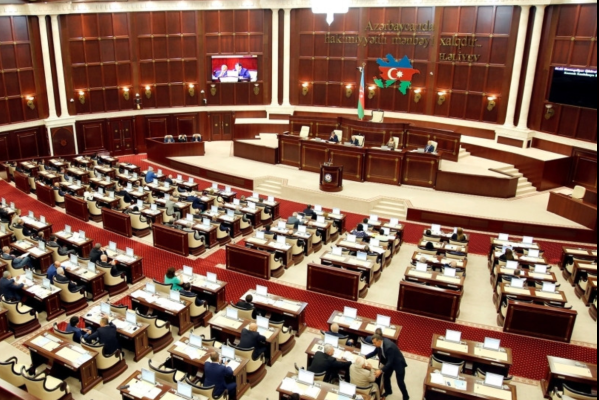 parlament-partiyalarina-pul-ayrildi-biri-kenarda-qaldi