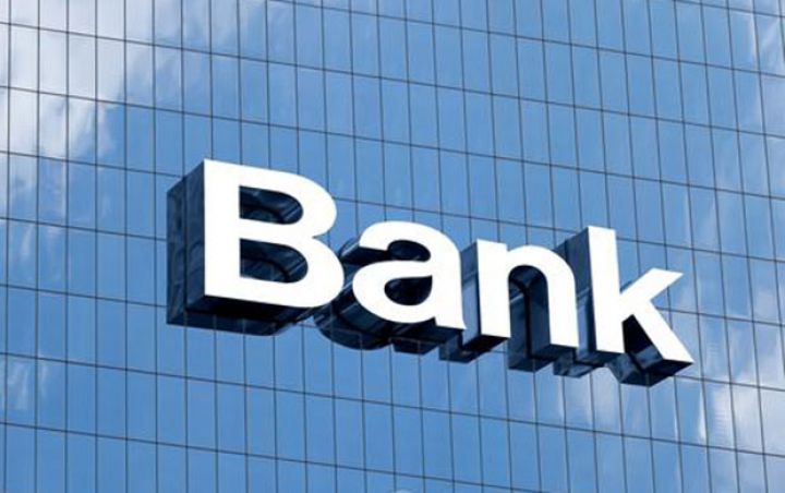 azerbaycanin-bank-sektorunun-xalis-menfeeti-keskin-azalib