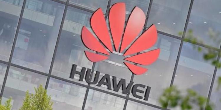 huawei-elastik-ekrana-malik-mate-x2-smartfonunu-teqdim-edib