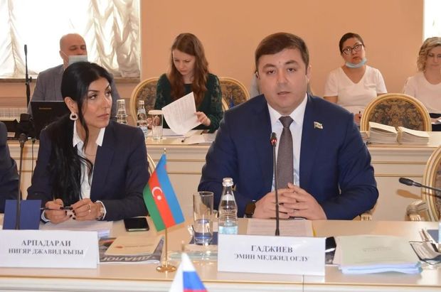 azerbaycanli-deputatlar-sankt-peterburqda-beynelxalq-tedbirde-istirak-edibler-foto-video