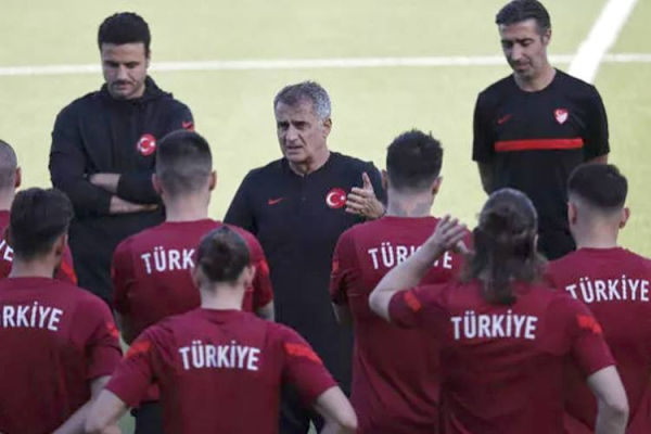 turkiyeli-futbolcular-bakida-dalasib