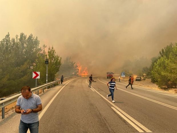 sondurulmemis-siqaret-kotuyu-mese-yanginina-sebeb-oldu-foto