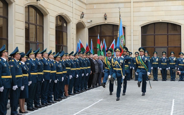 azerbaycanda-iki-general-ehtiyata-buraxilib