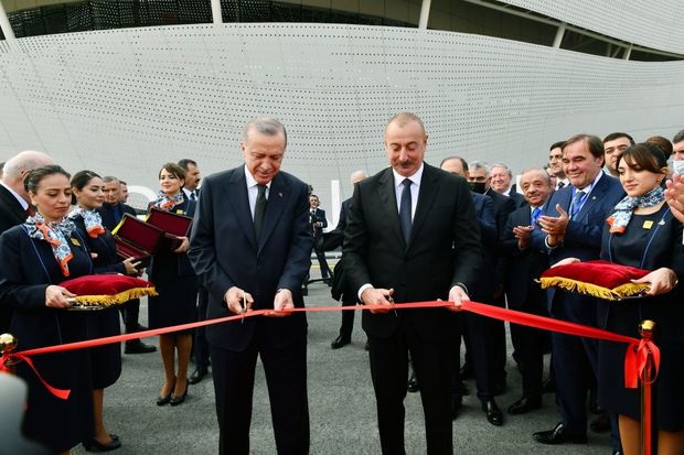 ilham-eliyev-ve-receb-tayyib-erdogan-zengilan-aeroportunun-acilisini-etdiler-foto