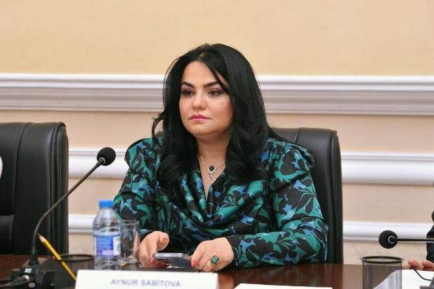 azerbaycanda-yuksekvezifeli-xanim-isden-azad-edildi