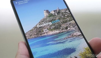 huawei-bezi-smartfonlarin-bloklama-ekranina-booking-com-un-reklamini-elave-edib