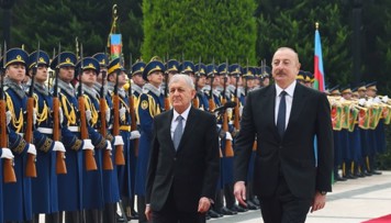 azerbaycanda-seferde-olan-iraq-prezidentinin-resmi-qarsilanma-merasimi-kecirilib